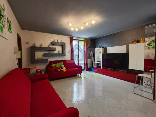 Luminoso ed accogliente appartamento in piccolo contesto condominiale con garage