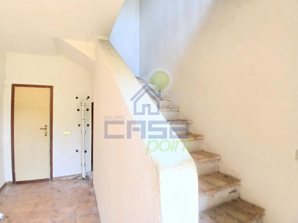 Cascina con giardino privato e terreno