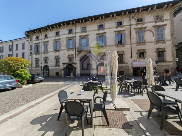 AMPIO MAGAZZINO IN PALAZZO NOBILIARE DI LODI