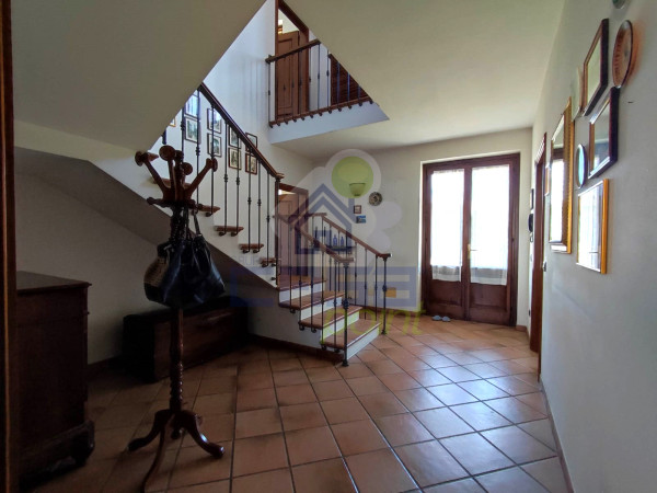 CASA INDIPENDENTE CON AMPIO GIARDINO
