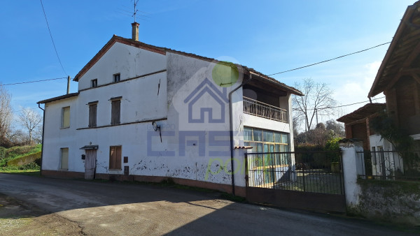 Casa indipendente tipo cascinetta con Terreno di 3900mq