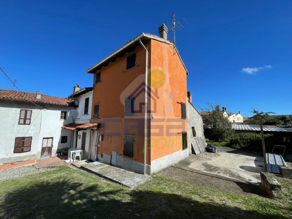 CASA SEMINDIPENDENTE RISTRUTTURATA CON GIARDINO ESCLUSIVO