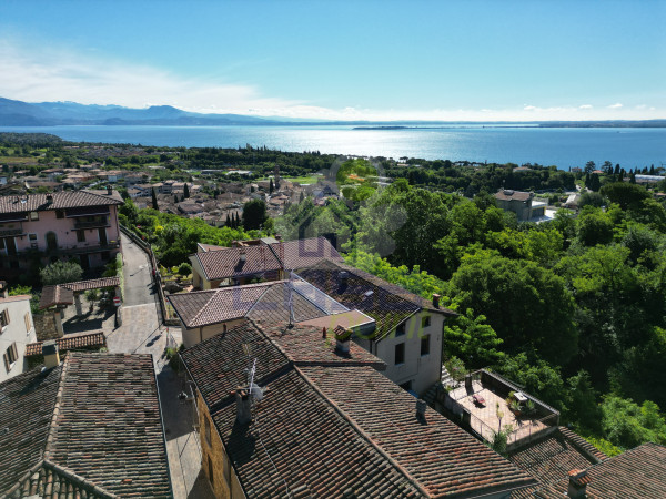 Vista lago sotto il Castello di Padenghe