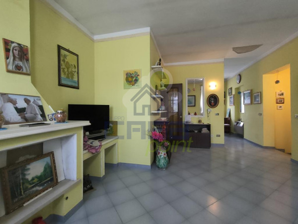 VILLA SINGOLA CON PARCO VERDE