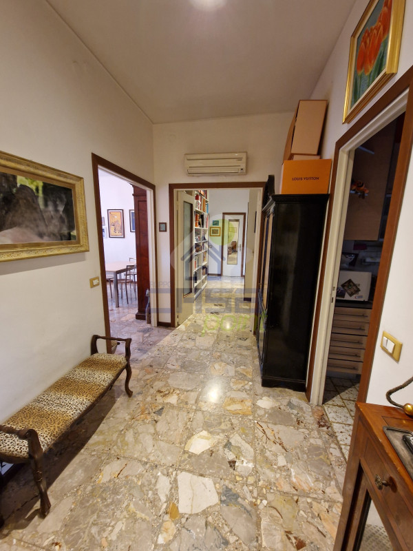PORTA ROMANA !!! AMPIO TRE LETTO, BALCONI, CANTINA E GARAGE.