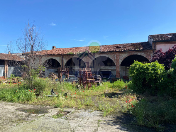 PORZIONE DI CASCINA ZONA CENTRALE