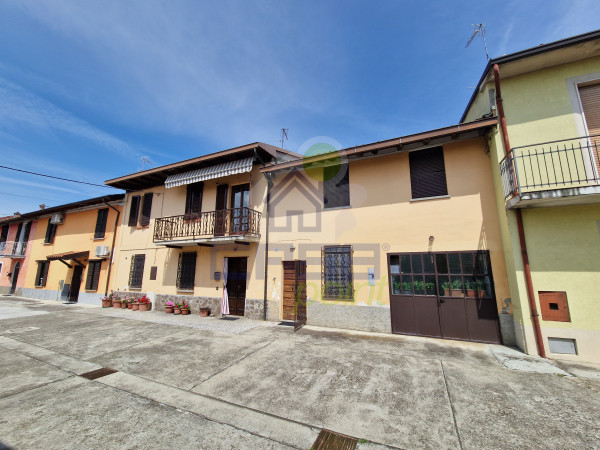 CASA INDIPENDENTE DI CORTE CON LOCALI ACCESSORI E GARAGE.