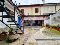 CASA con CORTILE PRIVATO