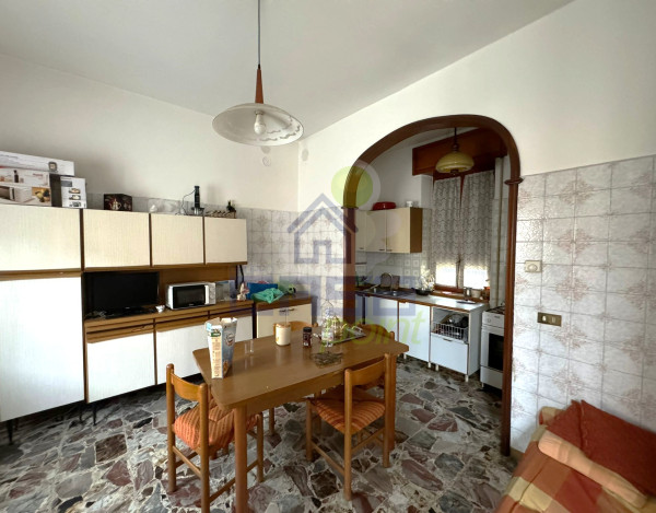 Immobile con Cascinale e Ampio Terreno!