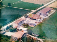 CASA INDIPENDENTE CON AREA PRIVATA E CAPANNONE