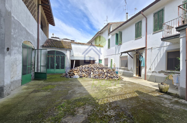 Casa indipendente con cortile e giardino privato in centro storico