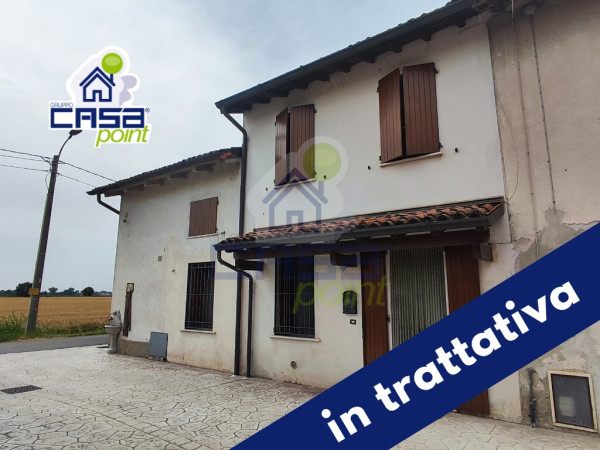 Casa indipendente ristrutturata dotata di ESCLUSIVI spazi esterni ed autorimessa