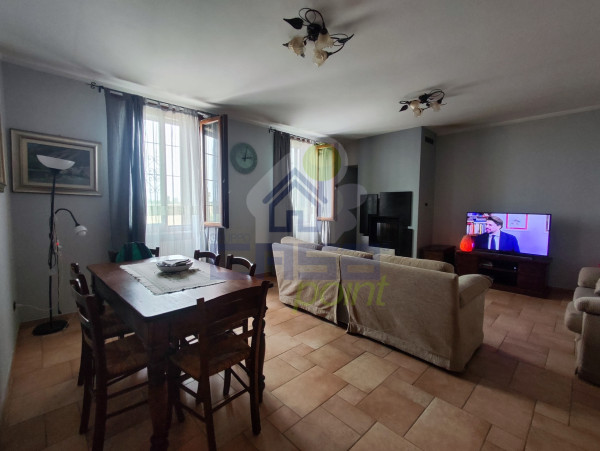 Casa indipendente ristrutturata dotata di ESCLUSIVI spazi esterni ed autorimessa