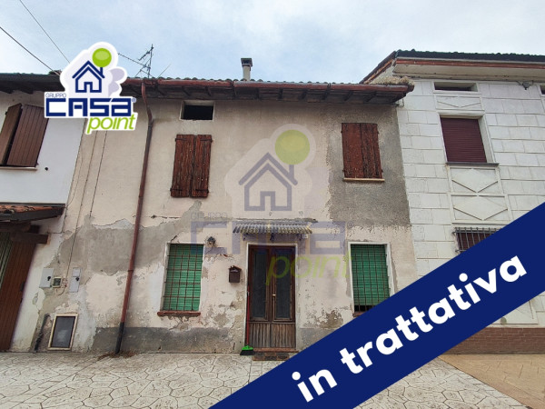 Casa indipendente dagli ampi spazi abitativi da ristrutturare e personalizzare