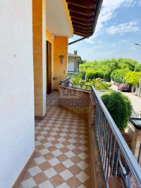 BALCONE-INGRESSO-ESTERNO-PRIMO-PIANO.jpg