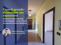 CASA DI AMPIE DIMENSIONI CON CAPANNONE ANNESSO