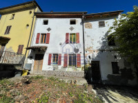 CASA SEMINDIPENDENTE IN ZONA COLLINARE