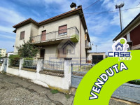 APPARTAMENTO DI 162 MQ CON INGRESSO INDIPENDENTE, CORTILE E BOX
