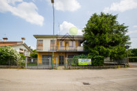 IMPONENTE VILLA SINGOLA IN OTTIMA POSIZIONE