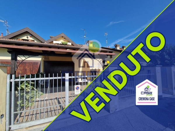 RECENTE VILLA D'ANGOLO ALLE PORTE DELLA CITTA' !!!