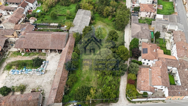 Terreno edificabile residenziale in centro paese