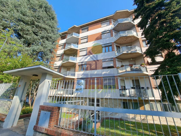 NUOVA RISTRUTTURAZIONE - ATTICO IN ZONA PO CON VISTA TORRAZZO