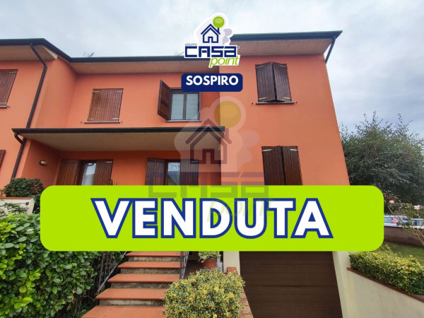 Villa a schiera di testa con doppia autorimessa ed ampio giardino privato.