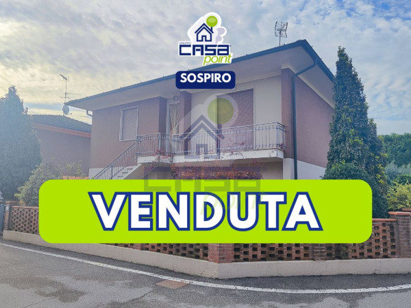 Interessante villa singola ideale anche per due nuclei familari con doppia autorimessa ed orto