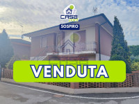 Interessante villa singola ideale anche per due nuclei familari con doppia autorimessa ed orto