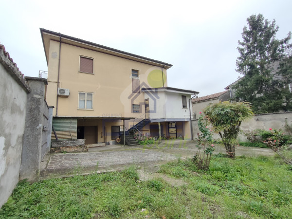 CASA INDIPENDENTE CON GIARDINO