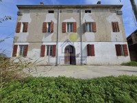 CASA DI CAMPAGNA CON AIA