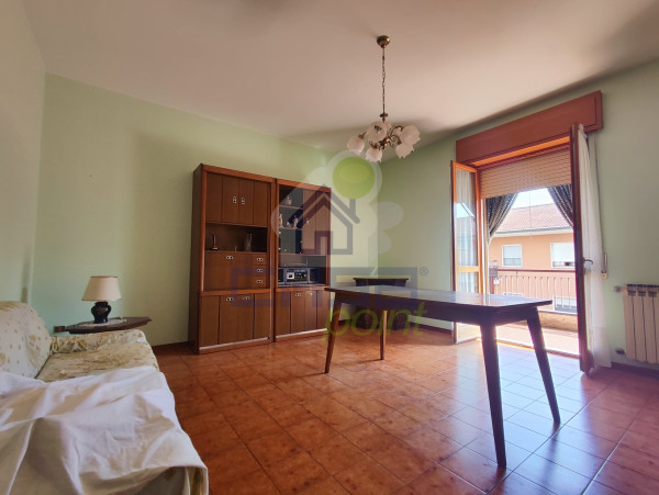 Bilocale di comoda metratura con due balconate ed accessoriato da cantina ed autorimessa