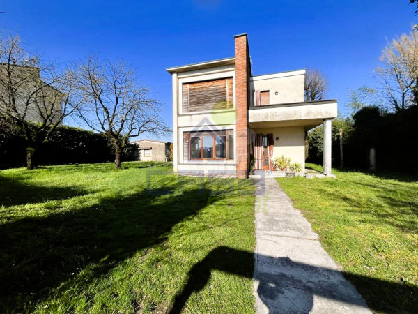 VIVI IL TUO SOGNO: CASA SINGOLA CON GIARDINO E TERRAZZO!