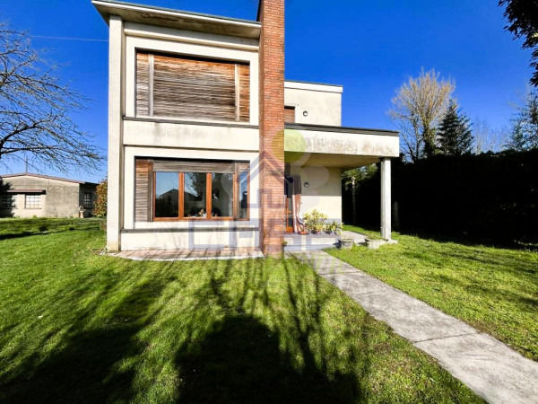 VIVI IL TUO SOGNO: CASA SINGOLA CON GIARDINO E TERRAZZO!
