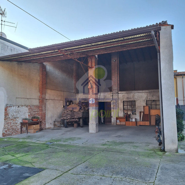 RUSTICO CON CORTE PRIVATA.