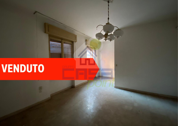 QUATTRO APPARTAMENTI DA RISTRUTTURARE IN PIENO CENTRO!