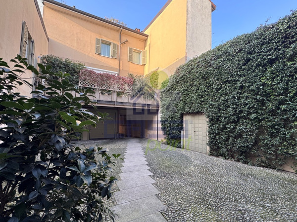 BILOCALE PRONTO DA ABITARE CON CANTINA E POSTO AUTO