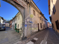 IN CENTRO PAESE.....