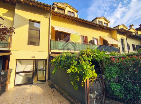 TRILOCALE CON DUE GIARDINI, BOX E CANTINA