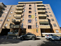 Luminoso Quadrilocale con Terrazzo, Doppi Servizi e Box