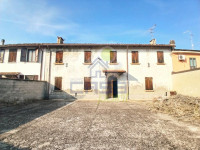 Esclusiva Cascina a Corte Chiusa nel Cuore di Calvatone