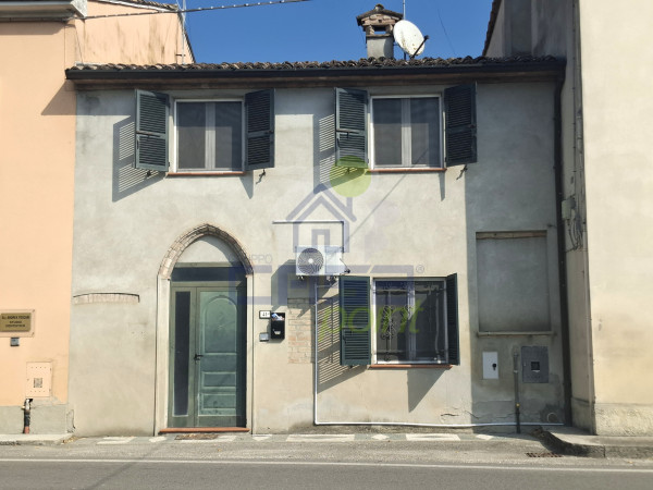 CASA SEMI INDIPENDENTE CON CORTILE PRIVATO, RUSTICO CON BOX