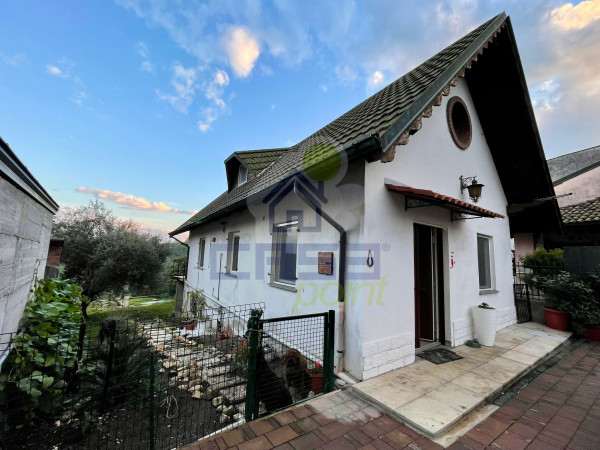 VILLETTA INDIPENDENTE IN STILE BAITA CON GIARDINO PRIVATO E VISTA PANORAMICA