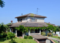 Villa singola indipendente con giardino su 4 lati
