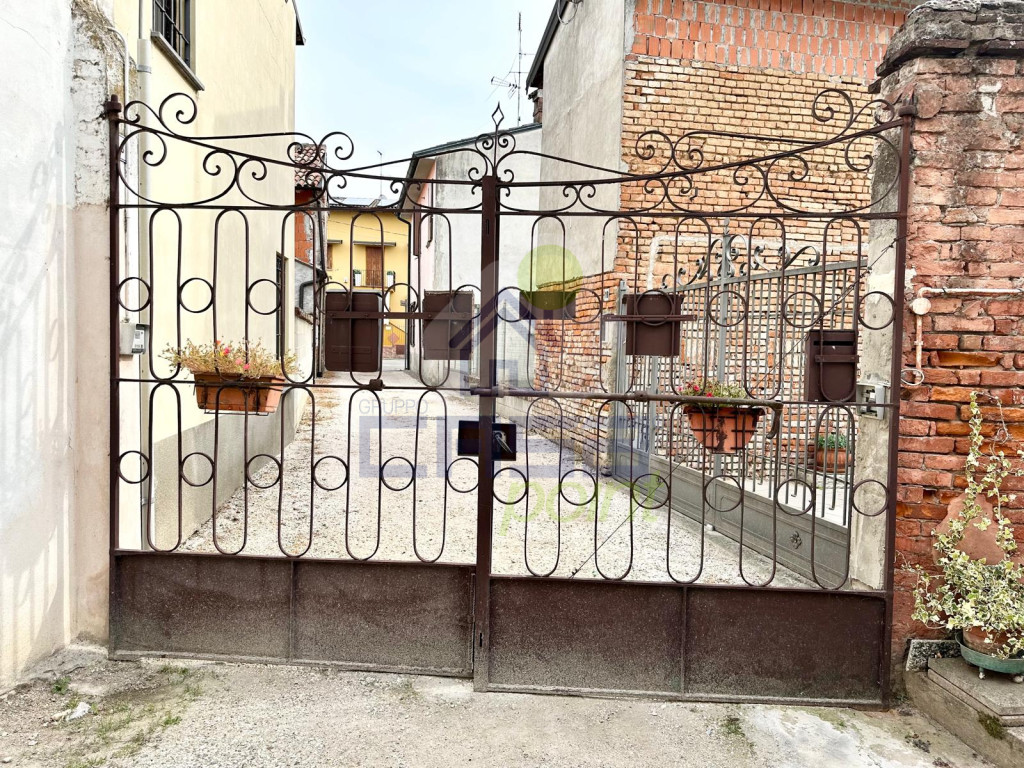 CANCELLO-CORTILE.jpeg