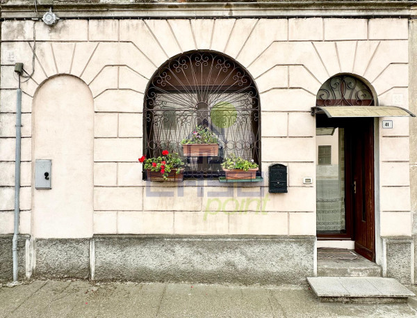 AMPIO BILOCALE CON BOX E CANTINA