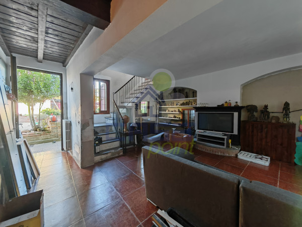 Casa Indipendente con Cortile di Proprietà