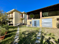 VILLA INDIPENDENTE CON DUE UNITA' ABITATIVE E AMPIO GIARDINO ESCLUSIVO