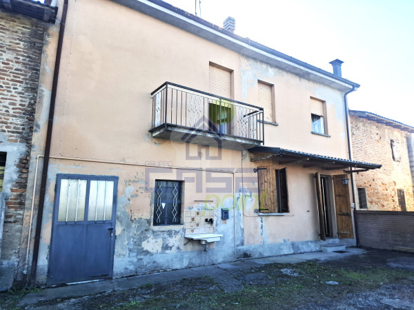 CASA AUTONOMA IN CORTE CON 3 CAMERE DA LETTO MATRIMONIALI