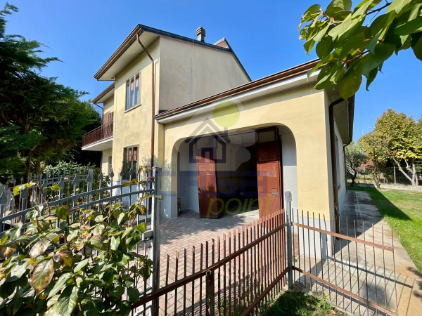 SPLENDIDA VILLA INDIPENDENTE CON GIARDINO PRIVATO